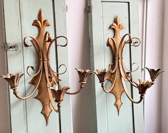 Enorme par de apliques antiguos de pared italianos de tole, apliques de pared de metal, luces de pared de tole doradas, luces florentinas