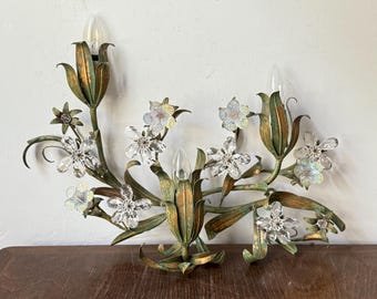 Gran aplique italiano de tole dorado con flores de cerámica, aplique de pared romántico, iluminación bohemia, aplique de metal