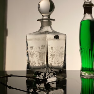 Vintage Crystal Decanter with Cut Decor Crystal Whisky Decanter Liquor Cognac Rum Bottle Clear Glass Decanter Luxury Bar Decor Gift for Him