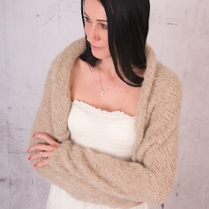 Boléro de mariée doux en alpaga SARA tricoté à la main en beige, couvre-vêtements/pull/cardigan/haussement d'épaules de mariage/pull/veste/demoiselle d'honneur/pull pour femme image 1