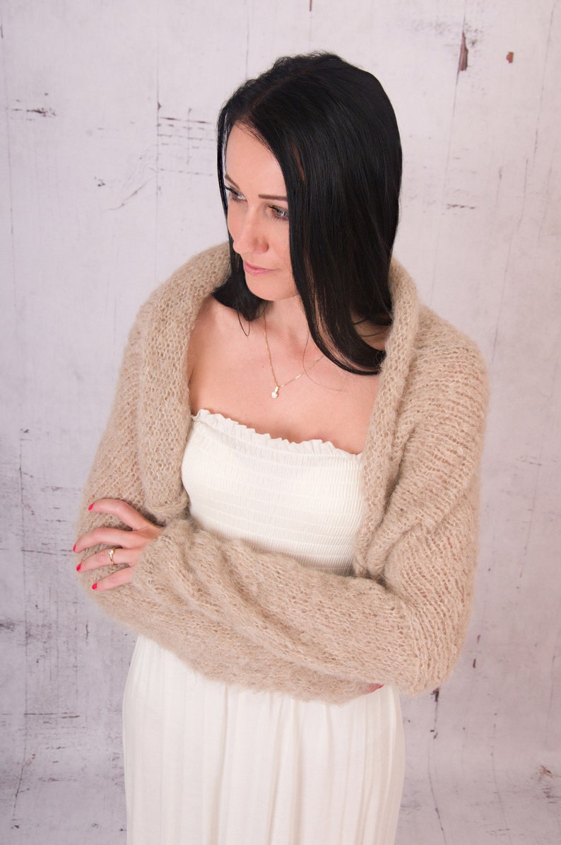 Boléro de mariée doux en alpaga SARA tricoté à la main en beige, couvre-vêtements/pull/cardigan/haussement d'épaules de mariage/pull/veste/demoiselle d'honneur/pull pour femme image 1