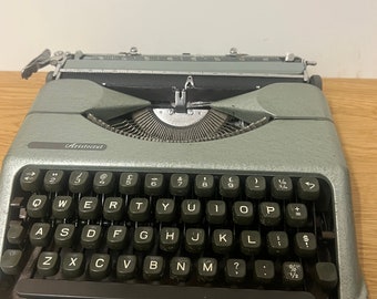 1959 Empire Aristocrat Typewriter (b#)