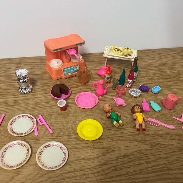 Collection Of Miscellaneous Vintage Barbie & Sindy Dollhouse Accessories #