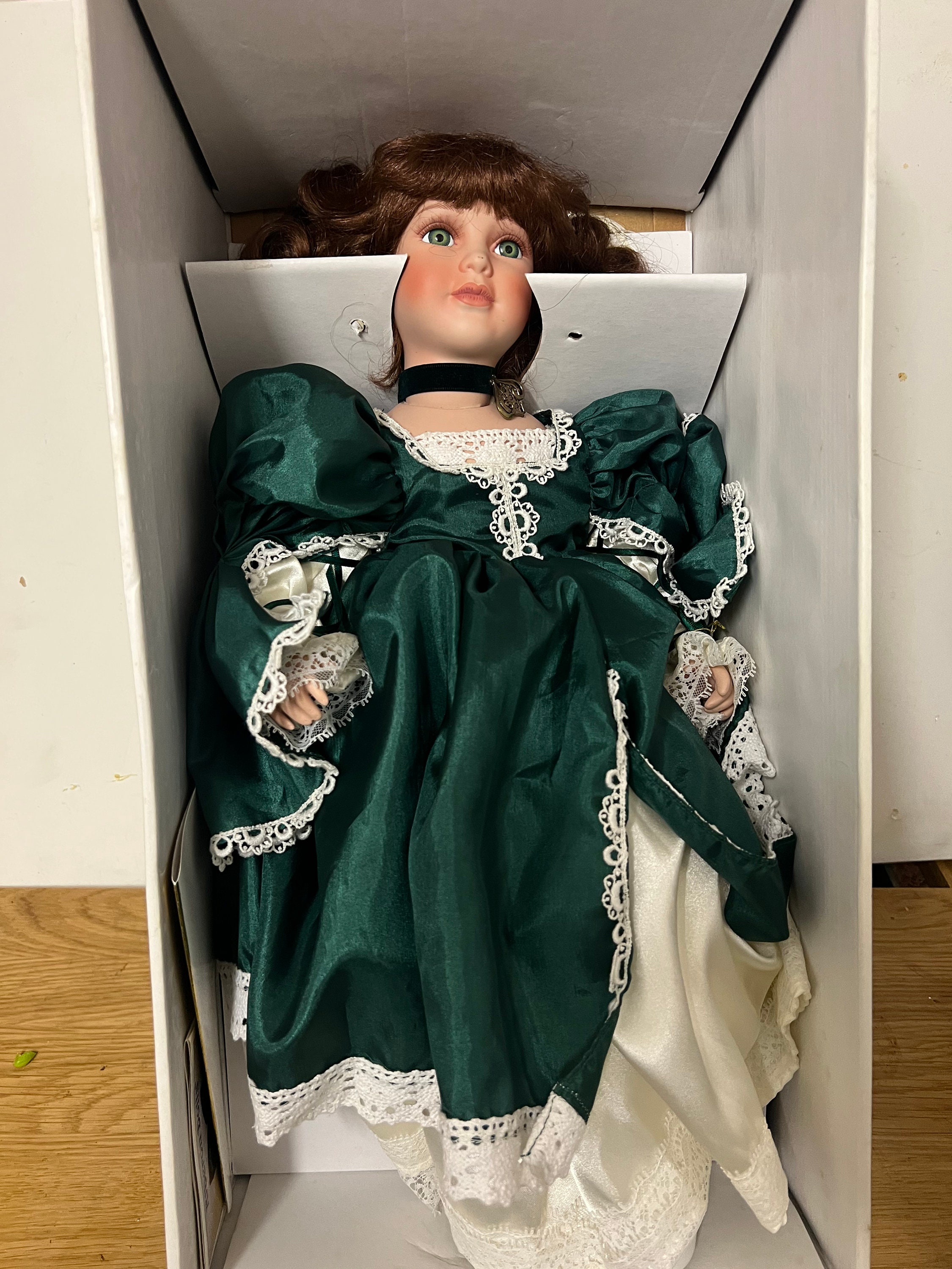 collectors choice porcelain doll green dress Collectable Alberon ' Rosalind' Emerald 20