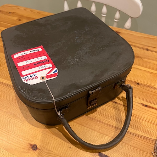 60s 70s Vintage ‘Antler’ Dark Green Leatherette Pink Lined Vanity Carry Case Weekend Suitcase