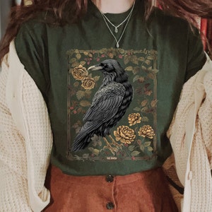 chemise corbeau vintage, chemise de carte de tarot, chemise goblincore, t-shirt gothique, chemise sorcière, corbeau, chemise universitaire sombre.