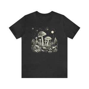 Camiseta Celestial Hongo: Goblincore Cottagecore Dark Academia Heather Forest