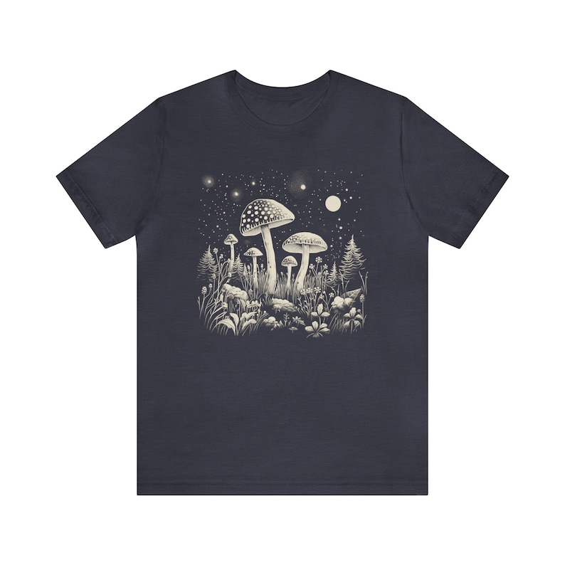 Camiseta Celestial Hongo: Goblincore Cottagecore Dark Academia Heather Midnight Navy