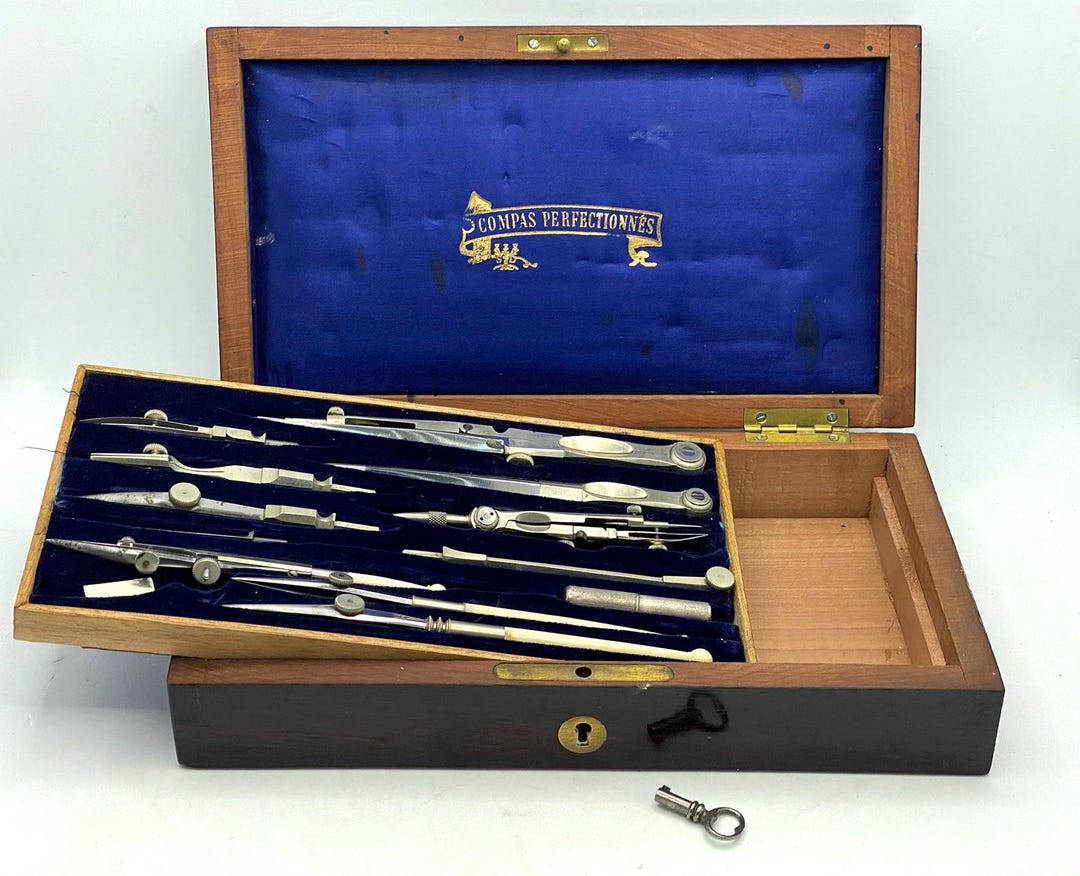 A Luxurious Pre-war Compass Box. Marked: 