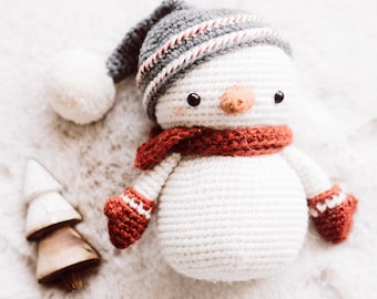 Snowman Crochet Pattern, Snowman amigurumi, PDF crochet christmas snowman with small mitten (English)