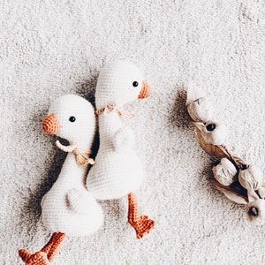 Goose Crochet Pattern: Elise the goose amigurumi, PDF goose crochet (English)