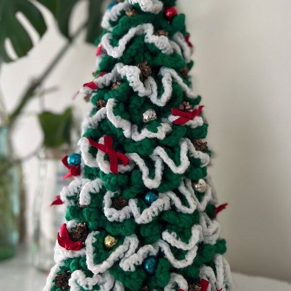 Vintage Crochet Christmas Tree Decor, Retro 70s / 80s Kitschy Grandma Holiday Shelf Decor