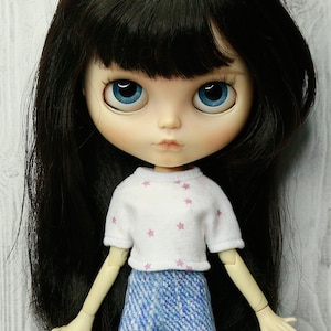 Blythe white t-shirt with pink stars. Crop top for Blythe