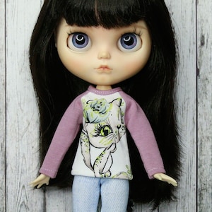 Blythe long sleeve plum t-shirt with curious kitten. Top for Blythe