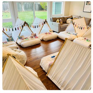 Kinderzelte für Glamping, 24/48 Stunden Versand verfügbar, Übernachtungen, Spielzeit oder Geburtstagsfeiergeschäft. Alle Zelte haben offene oder geschlossene Rückseite