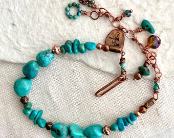 Pulseira artesanal com pepitas de turquesa: Joias boho em cobre com pedras preciosas