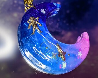 Collana Kawaii ombre crescent moon, astronauta e spazio razzo