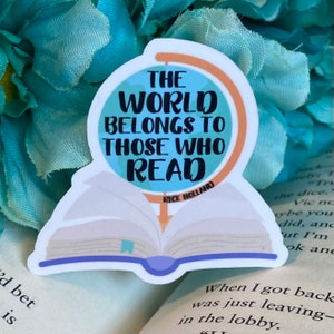 Die Welt gehört denen, die Rick Holland Zitat Aufkleber lesen | Geschenke für Leser