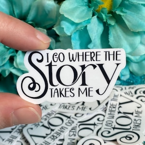 I Go Where the Story Takes Me Zitat Aufkleber | Schriftsteller und Leser Geschenke