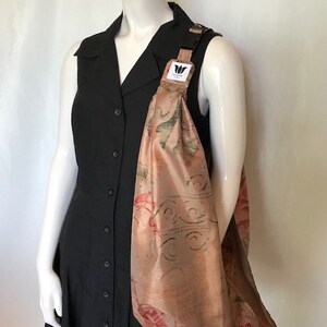 Convert your infinity scarf into a back support for your crossed-leg seated meditation. Made in Canada by a Yogi
www.myyogaroomelements.com