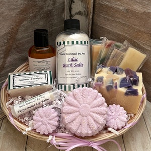 Bath Gift Basket - Lilac - Handmade Soap, Bath Bombs, Bath Salts, Liquid Soap, Purple Lover, Gift Basket Women, Gift Set Mom, Christmas Gift