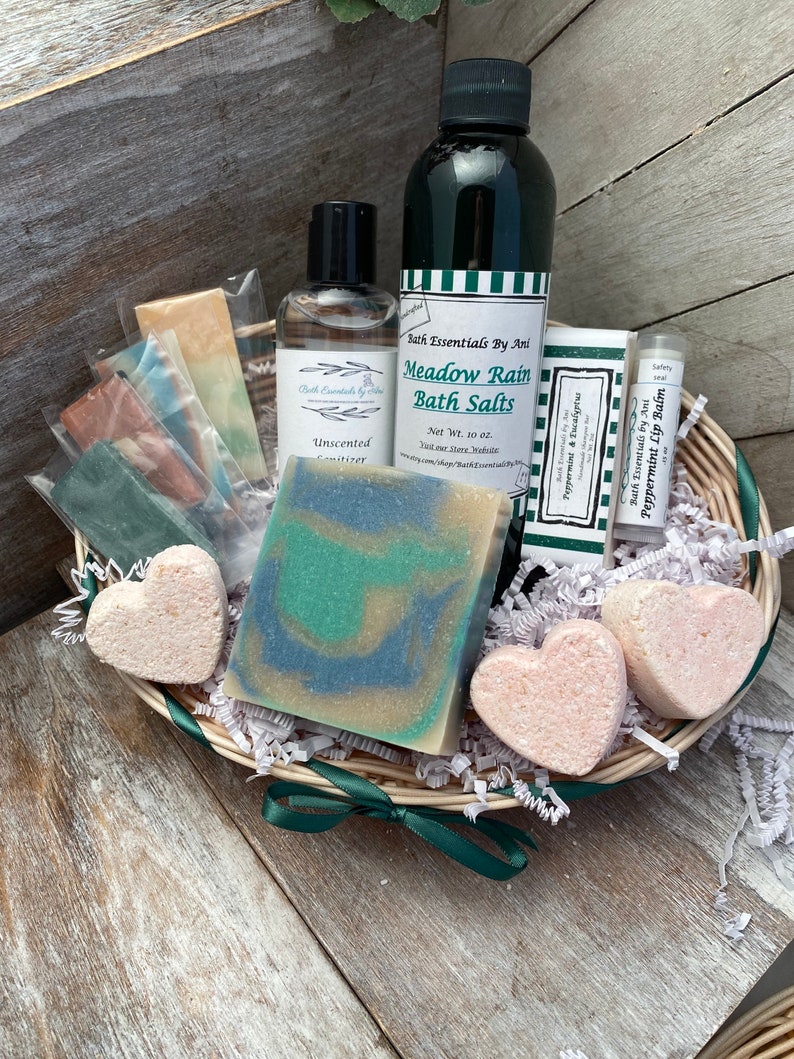 Bath Gift Basket Handmade Soap, Bath Salts, Bath Bombs, Gift Basket for ...