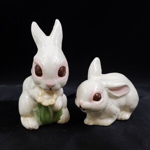 Adorable Retro White Bunny Rabbit Set of 2 One Holding a Yellow Daisy Gift for Spring Easter Mantel Decor Bunny Rabbit Collector
