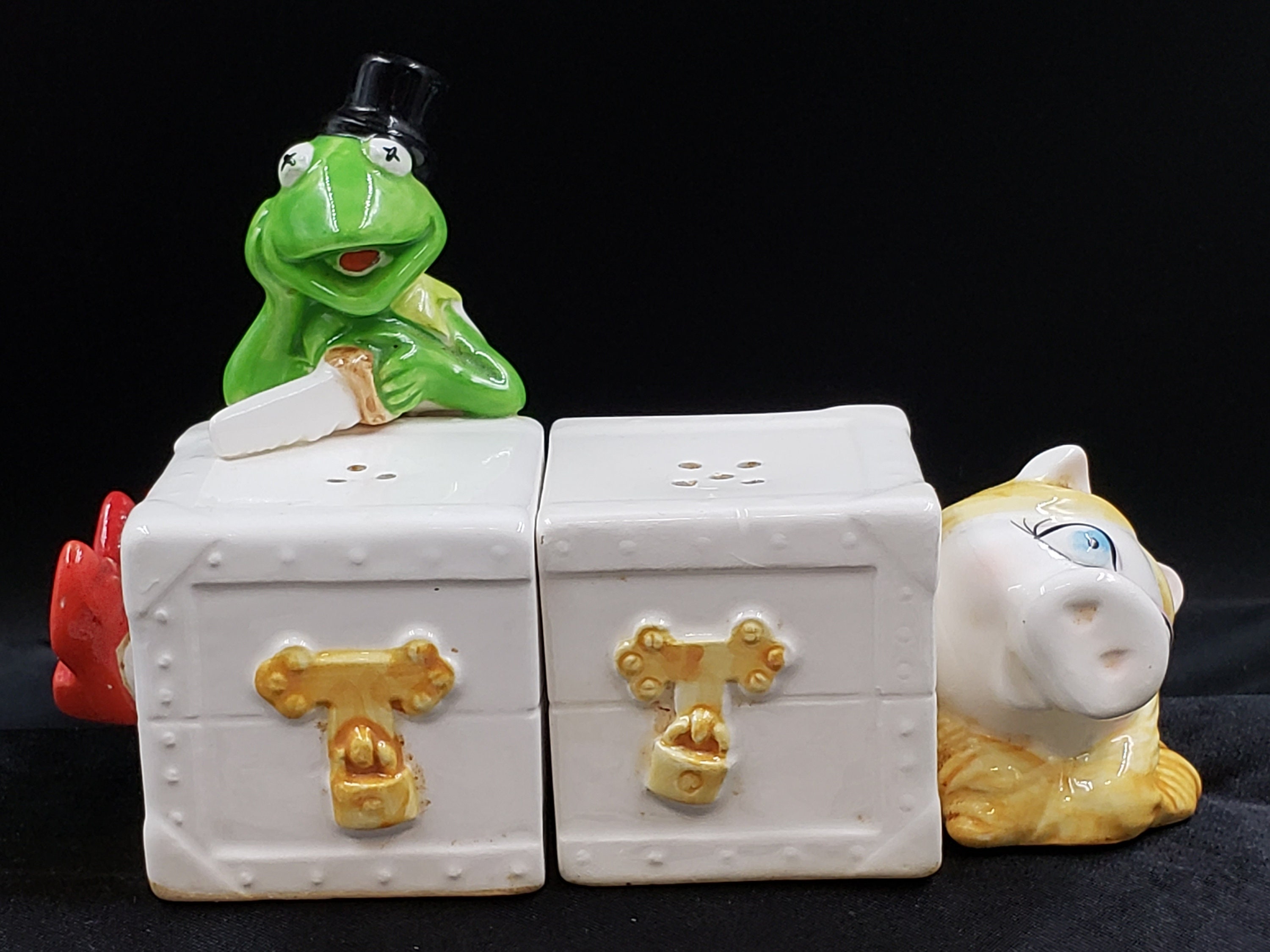 Sigma Magician Kermit and Miss Piggy Magic Show Salt & Pepper