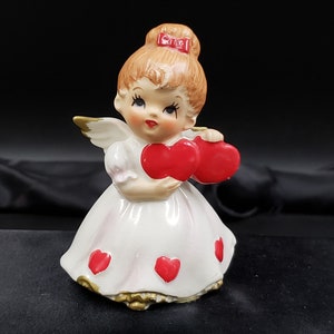 Hübscher Engel im Februar, süße Figur mit Herzen, Geschenk zum Valentinstag, Geburtstagssammler, Party, Manteldekor, Display-Figur