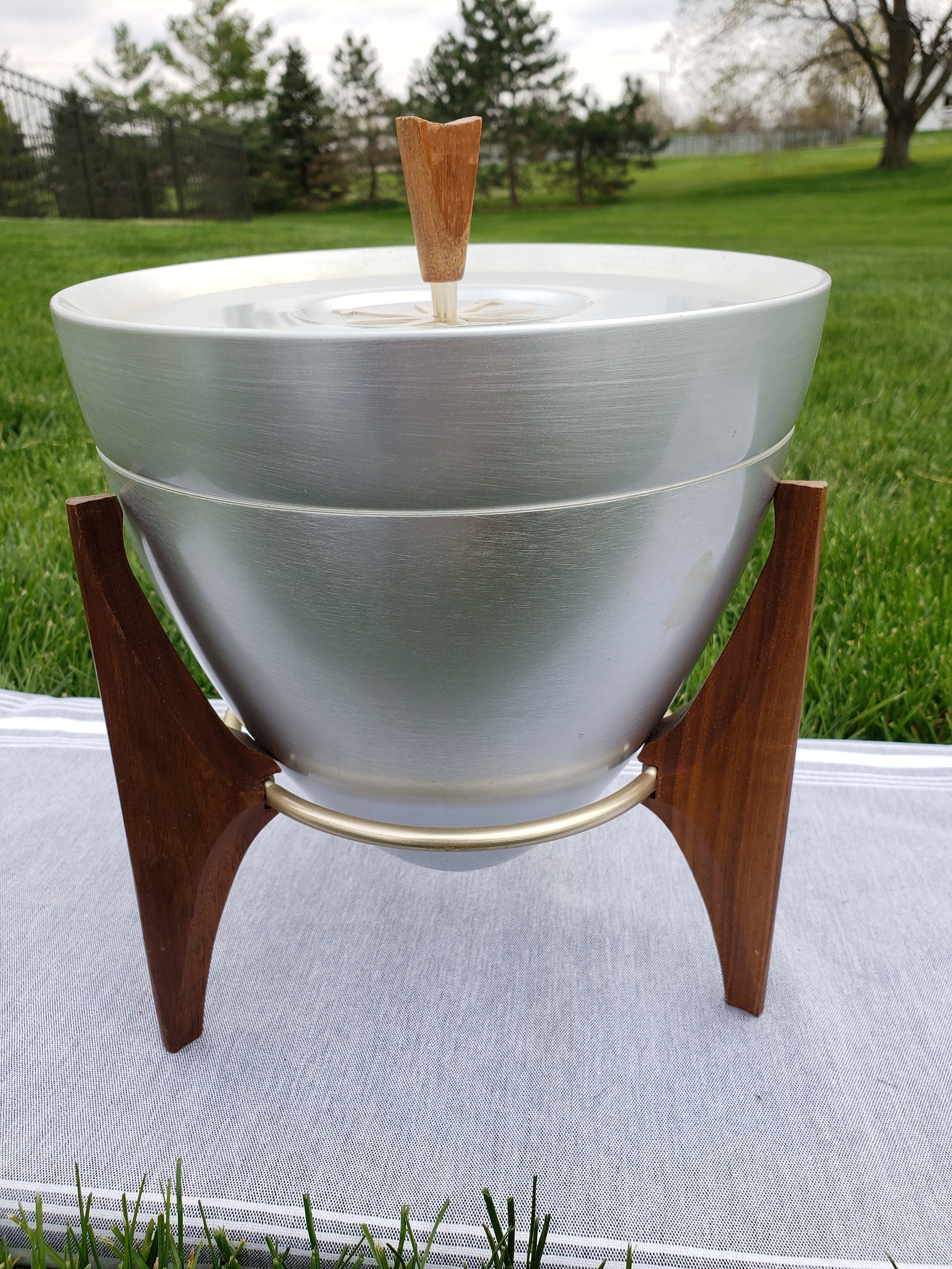 Ice Bucket Stand for sale Only 2 left at 65