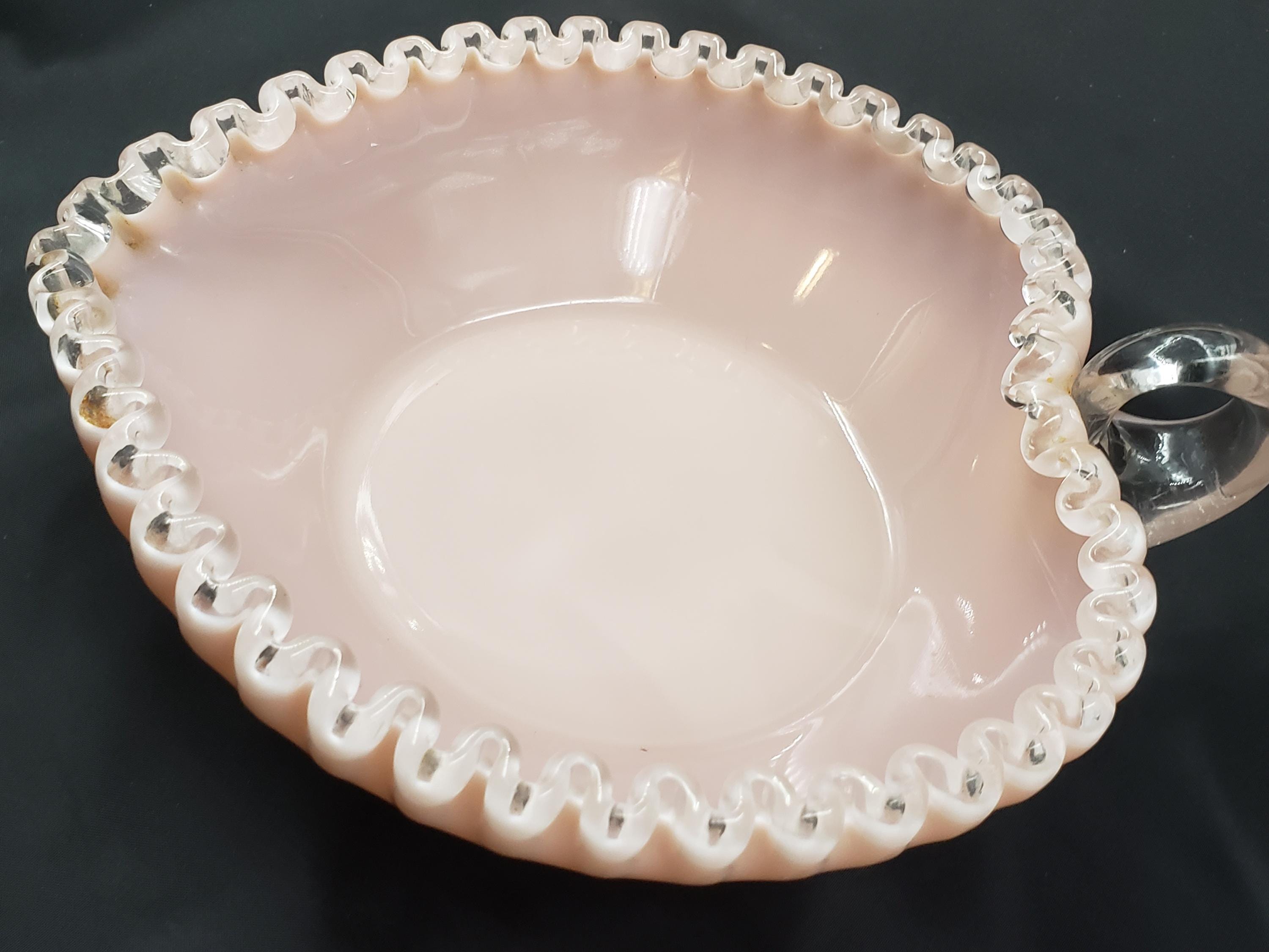 フェントン　アンティークガラス　小物入れ　Fenton silver crest Vintage Fenton Silver Crest Heart Shaped Pink Milk Glass Vanity