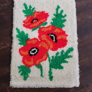 Retro Floral Poppy Flower Theme Latch Hook Rug or Wall Hanging for Completed Latch Hook for Red Orange Room Decor