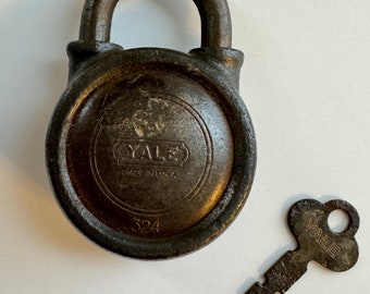 Vintage Round Yale & Towne Mfg Co Brass Padlock Key Set - Stamford