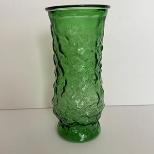 Vintage 1970s Crinkle Emerald Large Green Glass Vase - E O Brody Cleveland Ohio USA - Mcm Mid Century Retro Home Decor