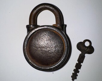 Vintage Round Yale & Towne Mfg Co Brass Padlock Key Set - Stamford