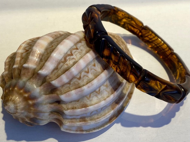 Vintage Tortoise style Carved Plastic Bangle Apple-juice Color