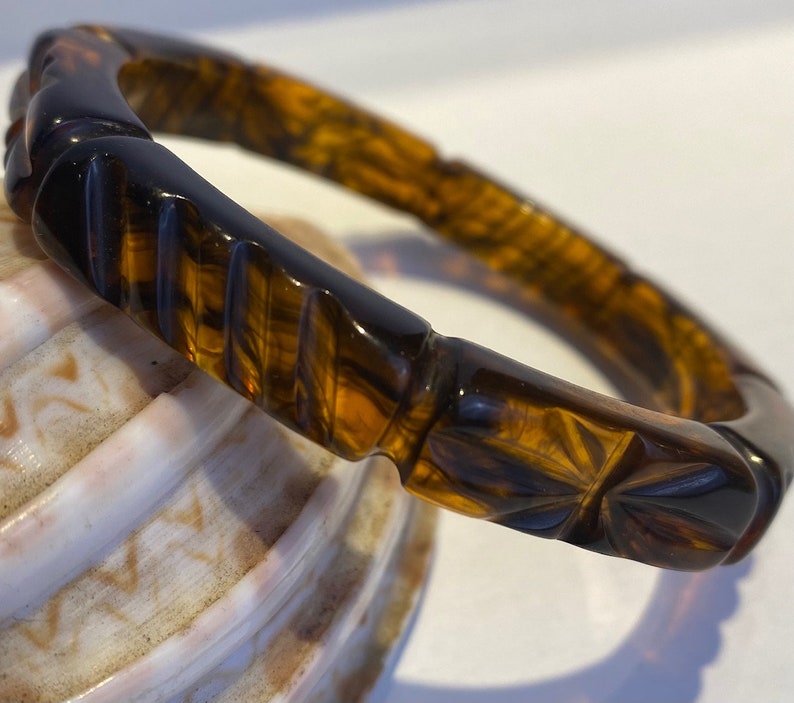 Vintage Tortoise style Carved Plastic Bangle Apple-juice Color