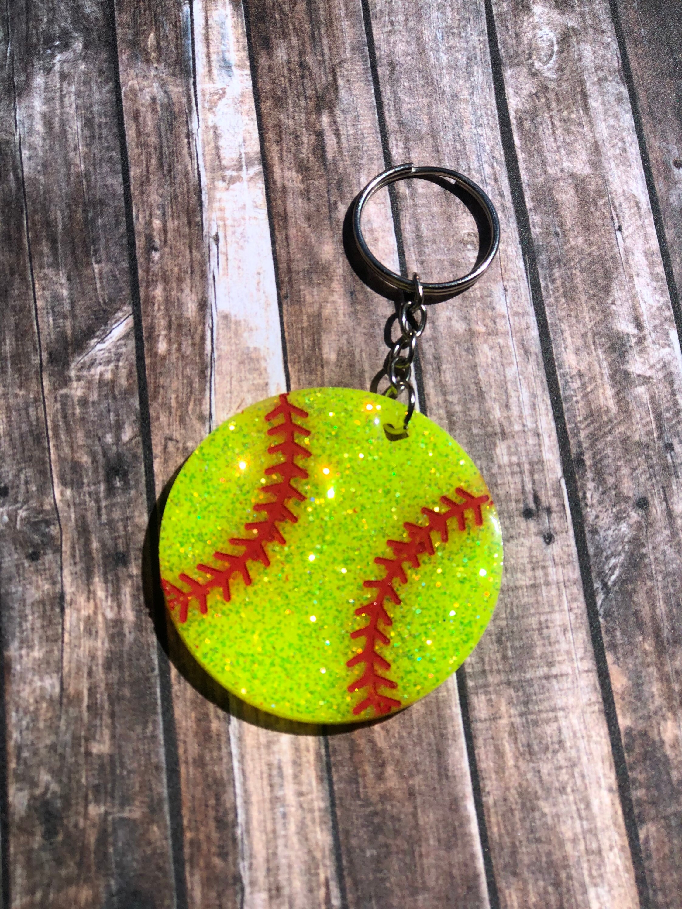 Softball accessory / softball keychain / softball player/ Etsy.de
