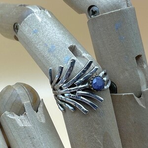 SAPPHIRE SOLITAIRE RING nature inspired palm tree branch & blue sapphire hammered high polish finish sterling silver size 7 (ref: sr211)