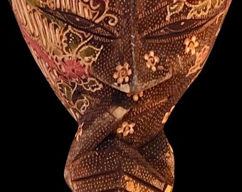 JAVANESE BATIK MASK held in hand authentic & highly detailed hard to find vintage Javanese batik on Albesia wood mask. Indonesian gift