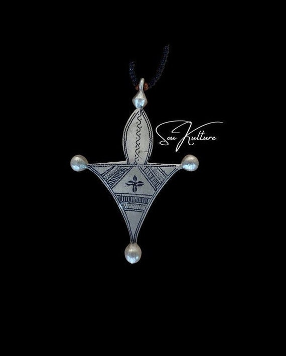 Tuareg Zinder Style Love Charm Pendant with 92.5% Silver Zinder Char –  Beads of Paradise