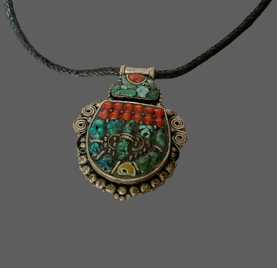 VINTAGE TIBETAN PENDANT large 1980's Nepalese tur… - image 1