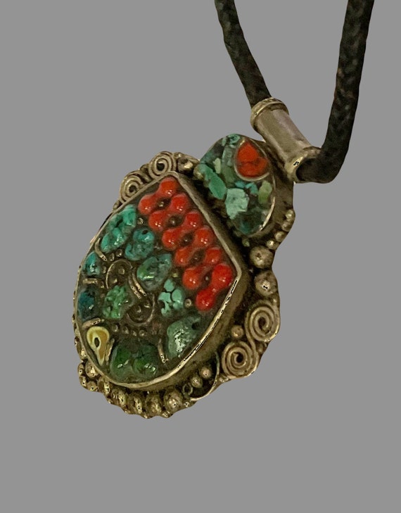 VINTAGE TIBETAN PENDANT large 1980's Nepalese tur… - image 3