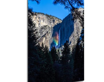 Cascade arc-en-ciel dans le parc national de Yosemite en Californie | Art mural nature Lever de soleil sur Misty Falls | Photo de paysage pittoresque arc-en-ciel