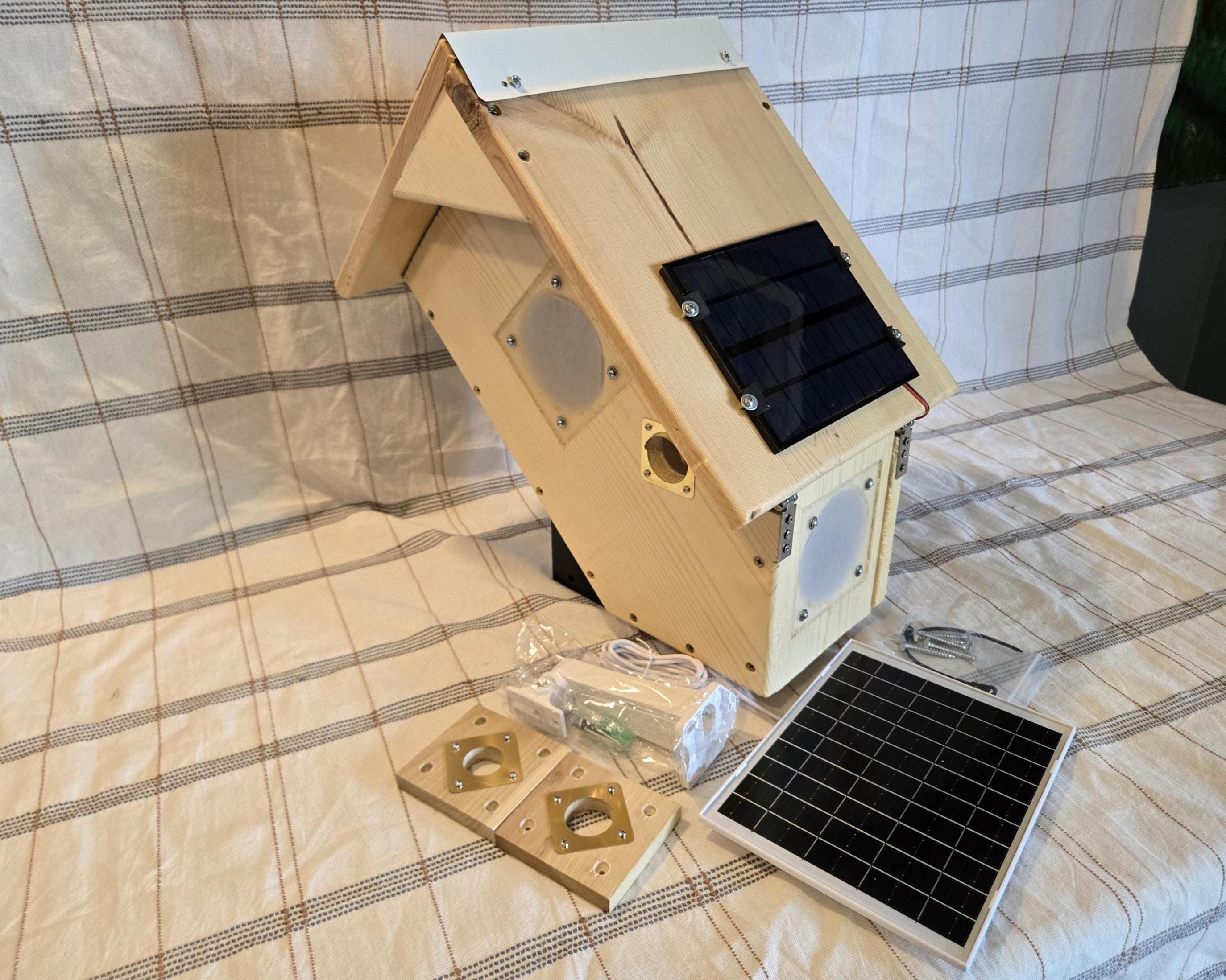 Roostview-xl+cooling Solar Smart Birdhouse W/ Camera, App, and