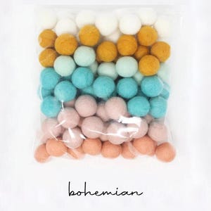 Pompones de fieltro bohemios al por mayor / Pompones de fieltro de lana color blanco mostaza menta claro aguamarina rubor claro rubor imagen 1