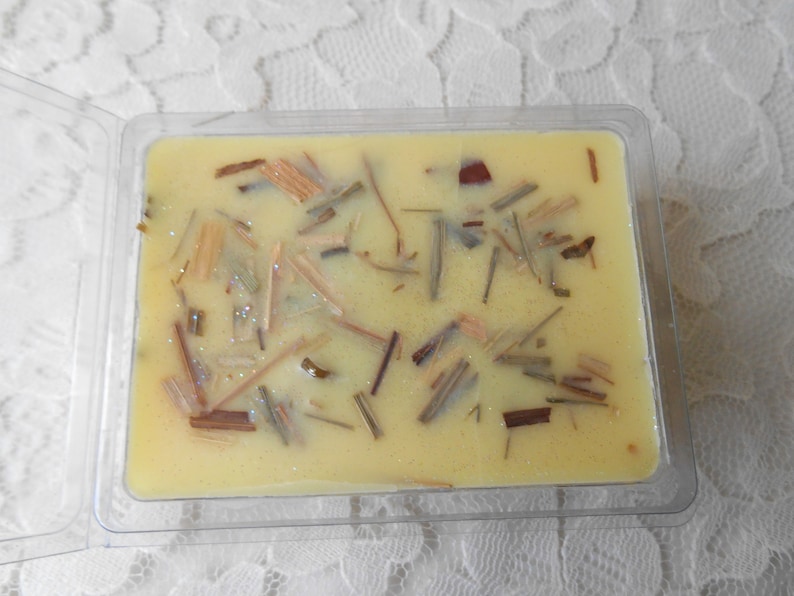 3 oz Aromatherapy Smokeless Candle Infused with Quartz Crystals /& Dried Lemongrass Lemongrass EO Soy Wax Breakaway Tart Melts in Yellow