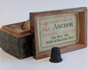 J /& P COATS SPOOL CABINET LABEL 8 PIECE SET GOLD LETTERS with BLACK SHADOW.