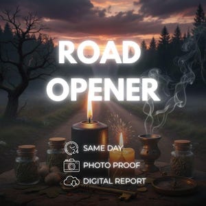 Può includere: Immagine con il testo "ROAD OPENER" sopra una strada che conduce in una foresta. Una candela accesa, barattoli e una chiave sono su una superficie di legno. L'immagine include anche il testo "SAME DAY", "PHOTO PROOF" e "DIGITAL REPORT".
