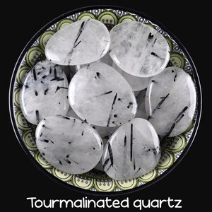 Turmalinerad kvarts palmsten, Turmalinerad kvarts släta stenar, Oro stenar, Palmstenar, Stjärntecken sjunger Vågen, Stenbocken, Skorpionen, Gåvor
